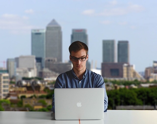 Don’t Let Your Office Harm Your Spinal Health